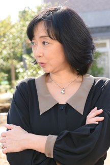 インタビュアー 川上麻衣子(女優)
