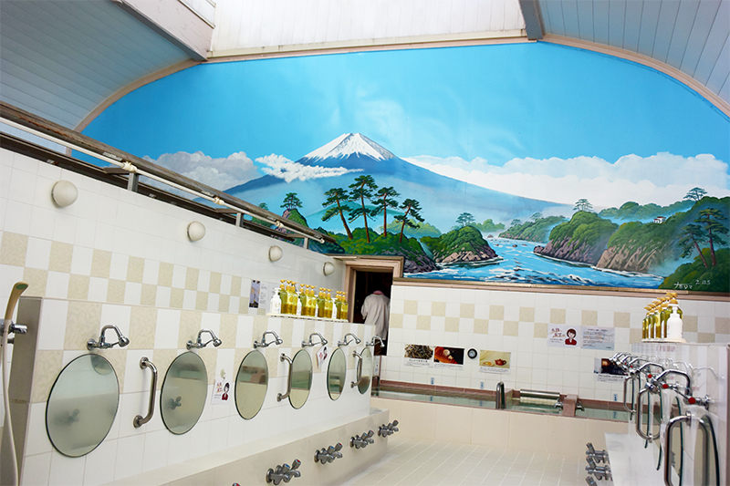 浴場内に描かれた大きな富士山の絵