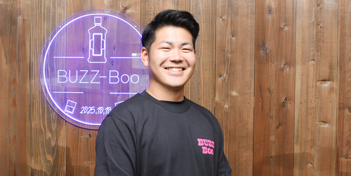 食べて歌って遊べるバー　卓球や室内ゴルフも併設
Buzz-Boo オーナー 土井陸斗