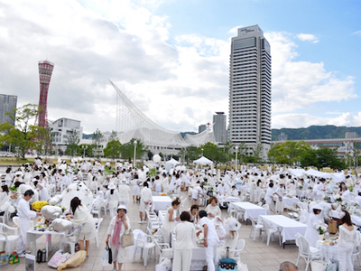 神戸旧居留地が白一色に！　注目の屋外ディナーイベント