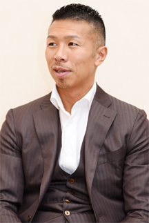 東京都葛飾区 医療法人社団豊歯会 坂本歯科医院 院長 坂本博 平日の月 水 金は21時まで診療 往診 ザ おやじファイト 仕事を楽しむためのwebマガジン B Plus ビープラス
