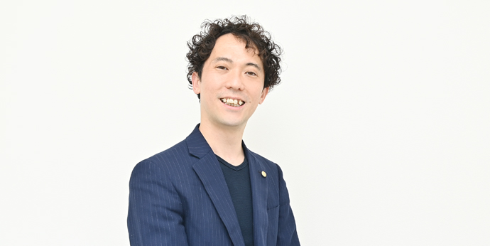 太陽光発電の名義変更に　特化した行政書士事務所
瀬賀なるお行政書士事務所 代表 瀬賀成生