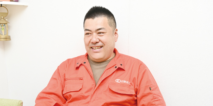 「できない」ではなく、どう直すかを考え抜く 愛車への思いに応える町の車屋さん
日野自工 代表 日野 智幸 「できない」ではなく、どう直すかを考え抜く 愛車への思いに応える町の車屋さん
日野自工 代表 日野 智幸