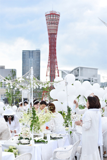 神戸旧居留地が白一色に！　注目の屋外ディナーイベント